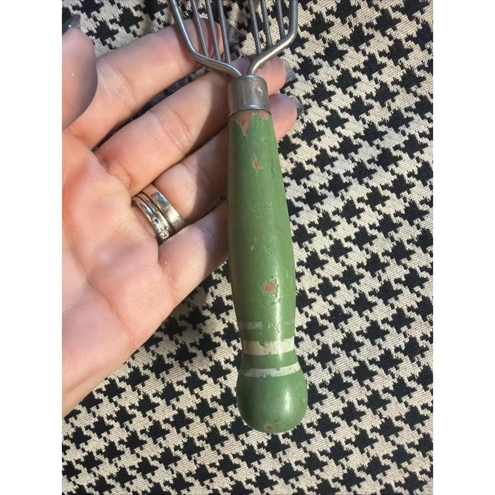 Wire Spatula Turner Green Wood Handle Primitive Farmhouse Kitchen Utensil VTG